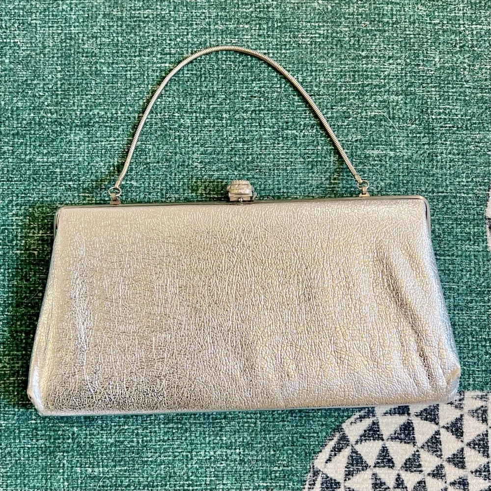 Vintage Silver Metallic Evening Clutch Purse Rhinestone Clasp Chain Strap
